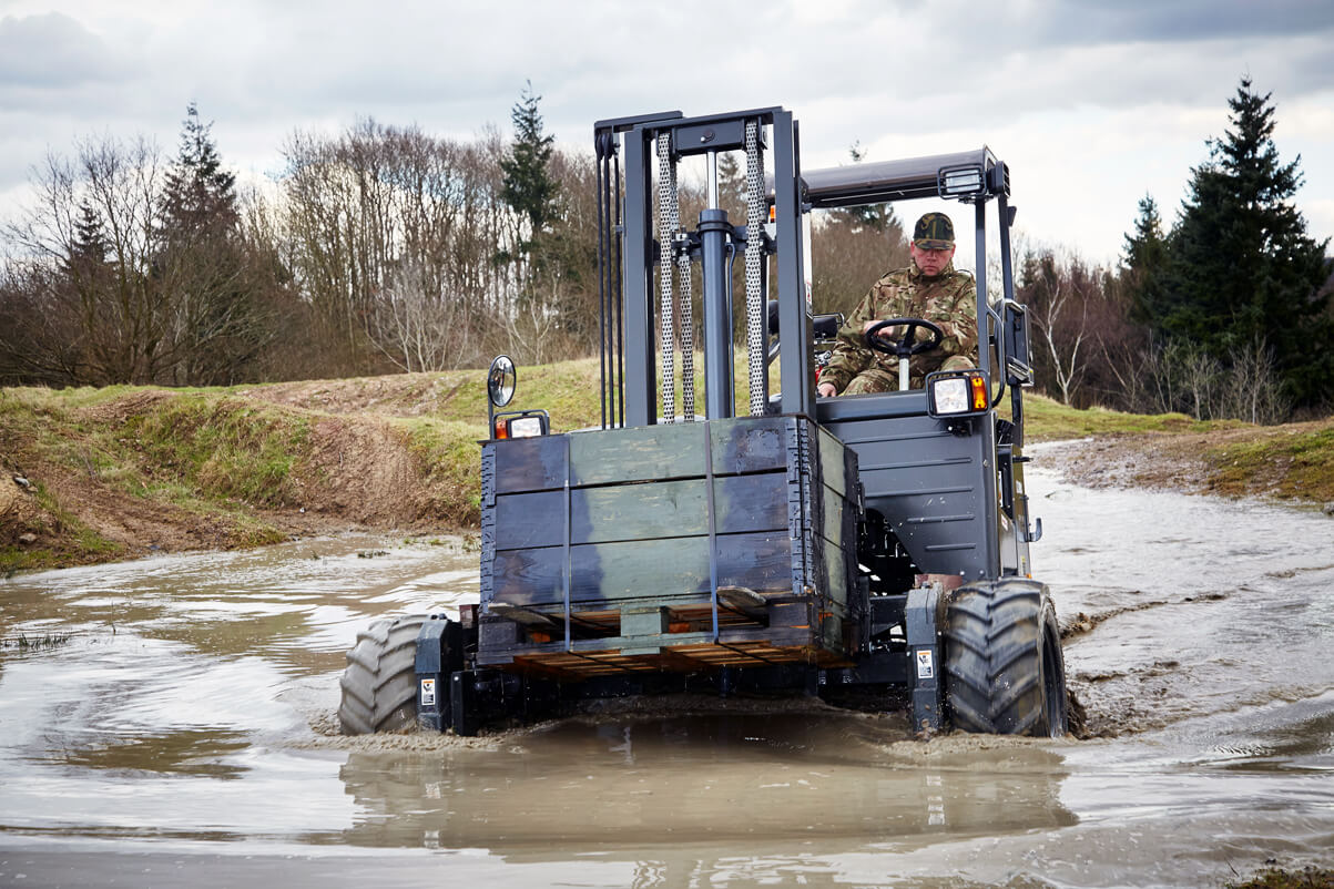 M8_Moffett_Rough_Terrain_Forklift.2048_0_1.jpg